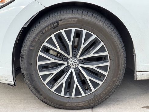 Used 2021 Volkswagen Jetta SE w/ SE Cold Weather Package FWD image 7