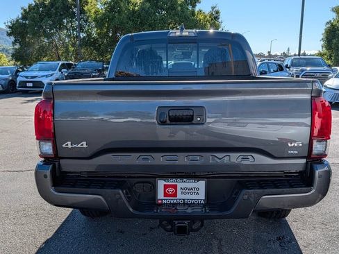 Used 2023 Toyota Tacoma SR5 AWD/4WD image 9