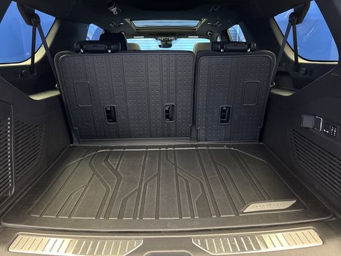 New 2026 Chevrolet Suburban High Country w/ Sun And Tow Package image 32