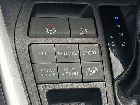 Used 2022 Toyota RAV4 XLE AWD/4WD image 24