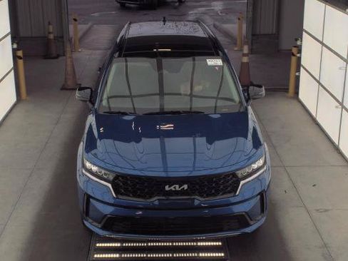 Used 2023 Kia Sorento S w/ Panoramic Sunroof Package FWD image 2