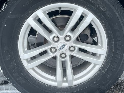 Used 2020 Ford Explorer XLT w/ Comfort Package image 14