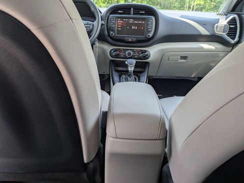 Used 2025 Kia Soul LX FWD image 25