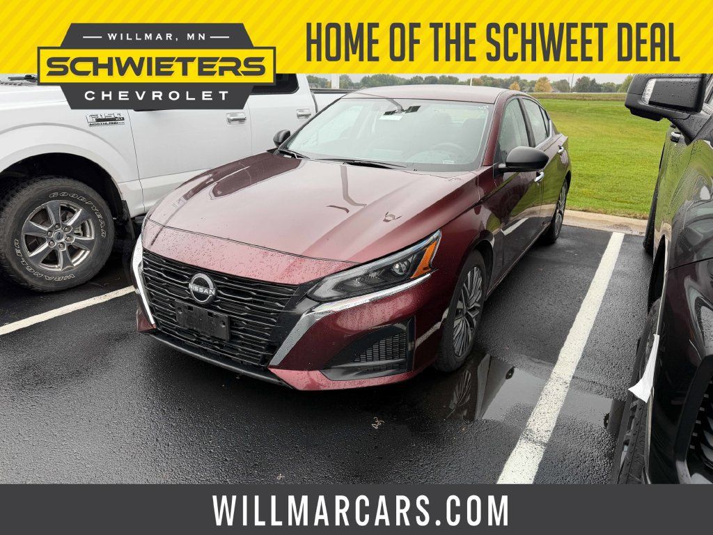 Used 2025 Nissan Altima 2.5 SV FWD image 1