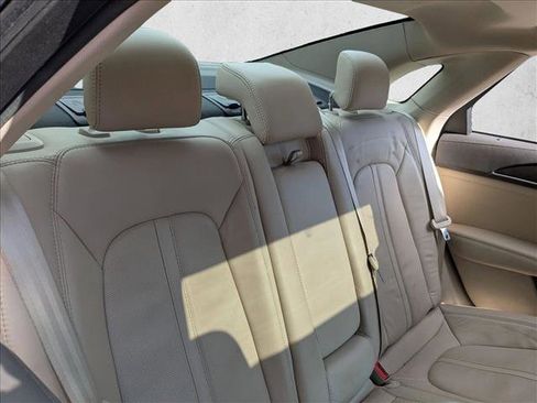 Used 2017 Lincoln MKZ Reserve image 21