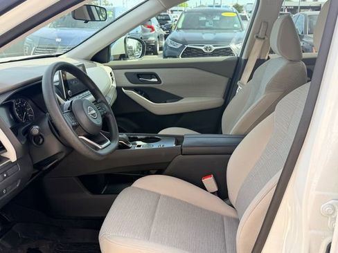 Used 2023 Nissan Rogue SV image 11