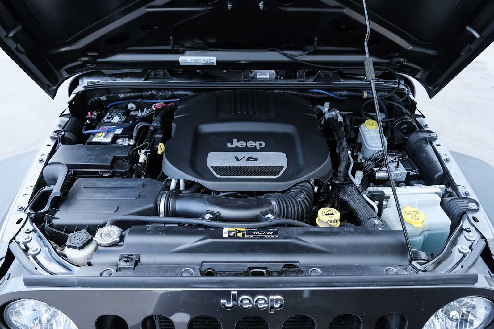 Used 2018 Jeep Wrangler Unlimited Sport S AWD/4WD image 47