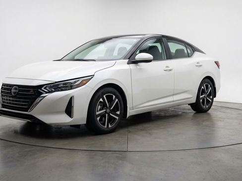 Used 2025 Nissan Sentra SV image 3