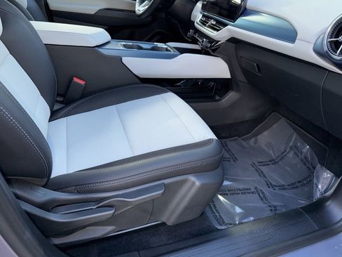 Used 2025 Chevrolet Equinox EV LT image 18