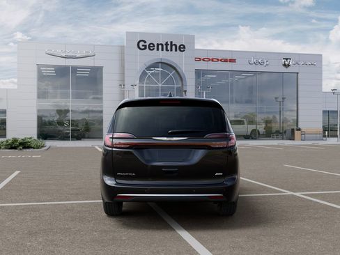 New 2026 Chrysler Pacifica Select image 7