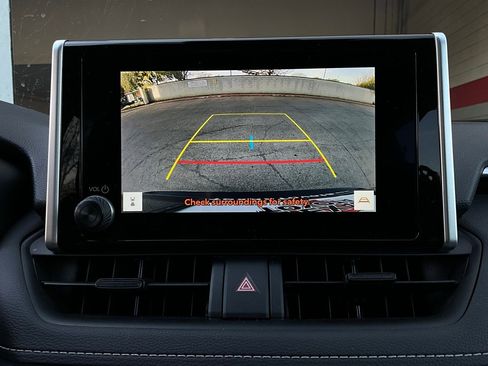 Used 2025 Toyota RAV4 XLE image 32