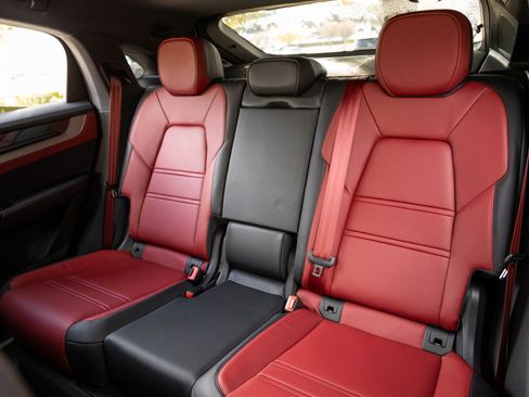 Certified 2026 Porsche Cayenne Coupe image 29