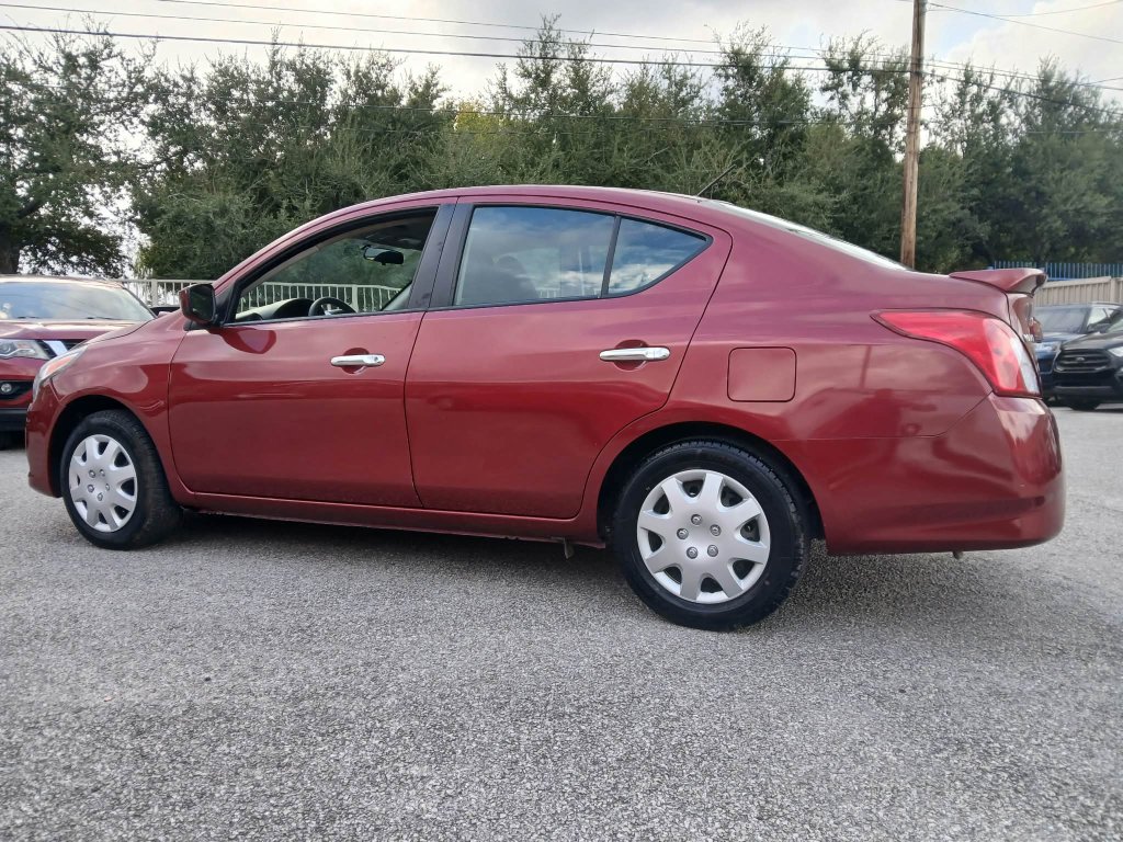Used 2018 Nissan Versa SV FWD image 5