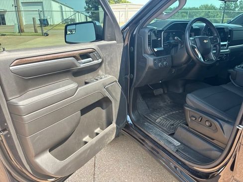Used 2022 Chevrolet Silverado 1500 LT AWD/4WD image 10