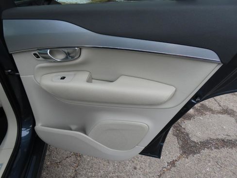 Used 2018 Volvo XC90 T6 Momentum image 18