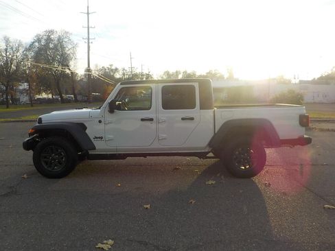 New 2026 Jeep Gladiator Sport image 7