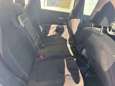 Used 2019 Jeep Cherokee Latitude w/ Popular Appearance Group image 28