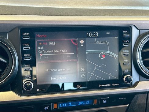 Used 2020 Toyota Tacoma Limited image 15