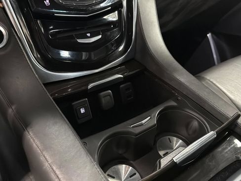 Used 2017 Cadillac Escalade Platinum AWD/4WD image 31
