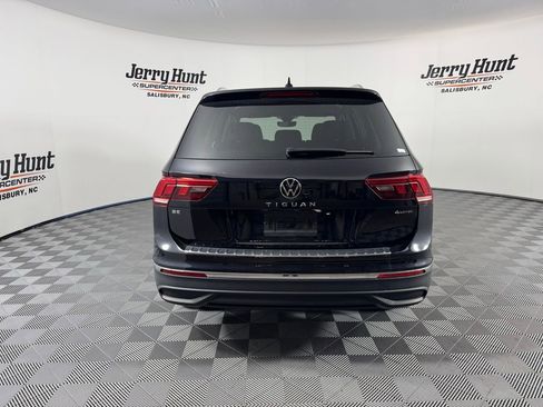 Used 2022 Volkswagen Tiguan SE w/ Panoramic Sunroof Package image 10