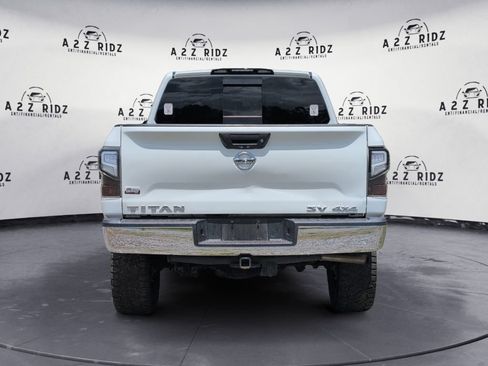 Used 2018 Nissan Titan SV AWD/4WD image 5