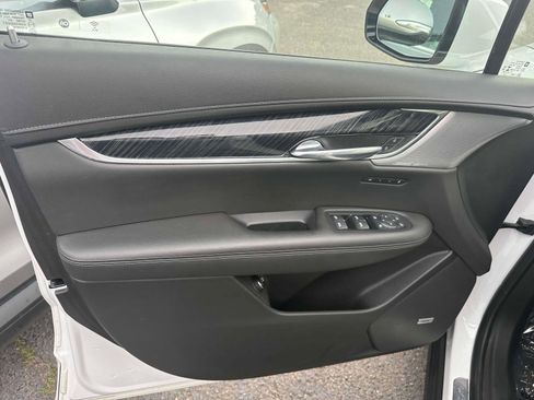 Used 2022 Cadillac XT6 Premium Luxury w/ Technology Package image 15