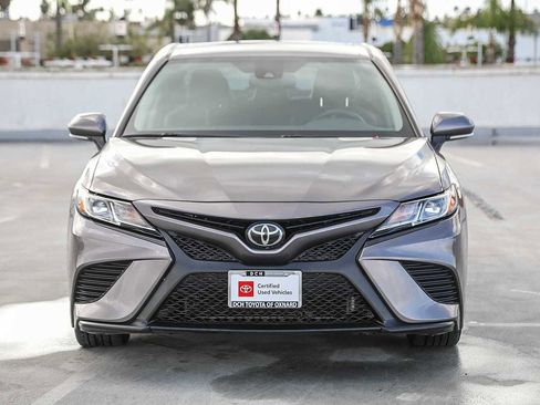 Used 2020 Toyota Camry SE image 3