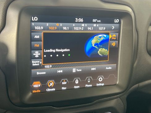 Used 2022 Jeep Renegade Latitude AWD/4WD image 15