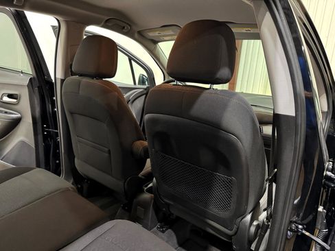 Used 2020 Chevrolet Trax LS w/ Tint and Cruise Package image 15