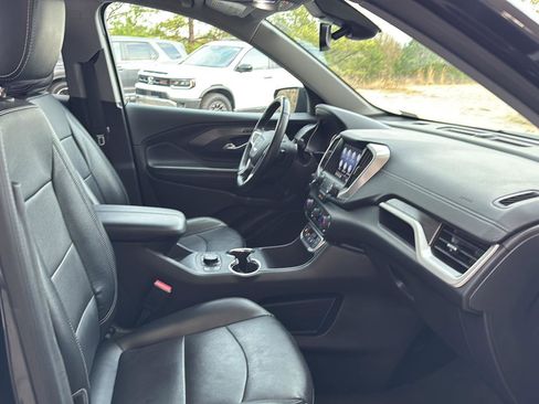 Used 2024 GMC Terrain SLT image 10