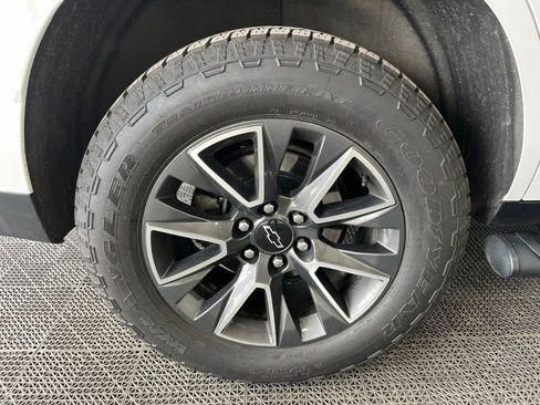 Used 2022 Chevrolet Tahoe Z71 w/ Luxury Package AWD/4WD image 20