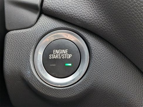 Used 2021 Chevrolet Equinox LT image 32