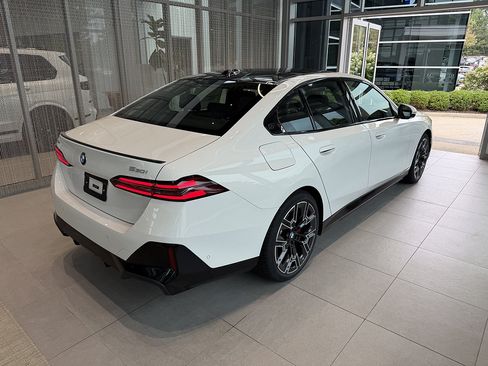 New 2027 BMW 530i xDrive w/ M Sport Package AWD/4WD image 6