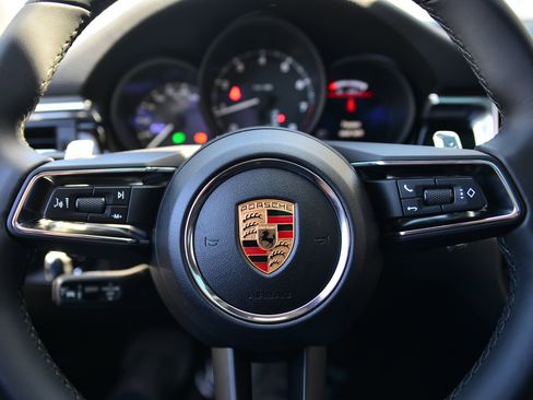 Used 2026 Porsche Macan image 16