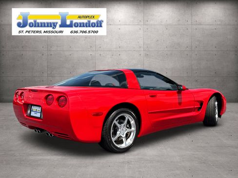 Used 2002 Chevrolet Corvette Coupe w/ Preferred Equipment Group2 RWD image 2