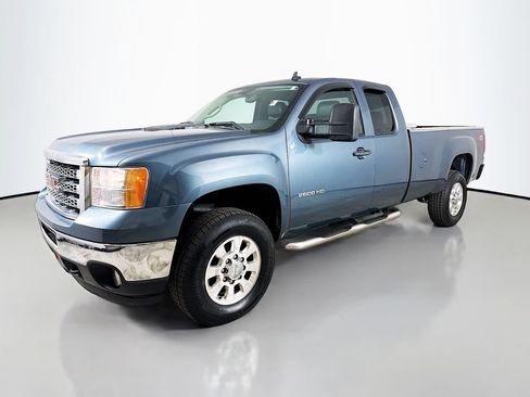 Used 2013 GMC Sierra 2500 SLE w/ SLE Preferred Package AWD/4WD image 3