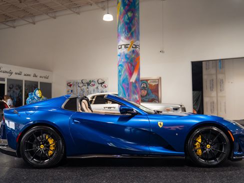 Used 2021 Ferrari 812 GTS RWD image 13