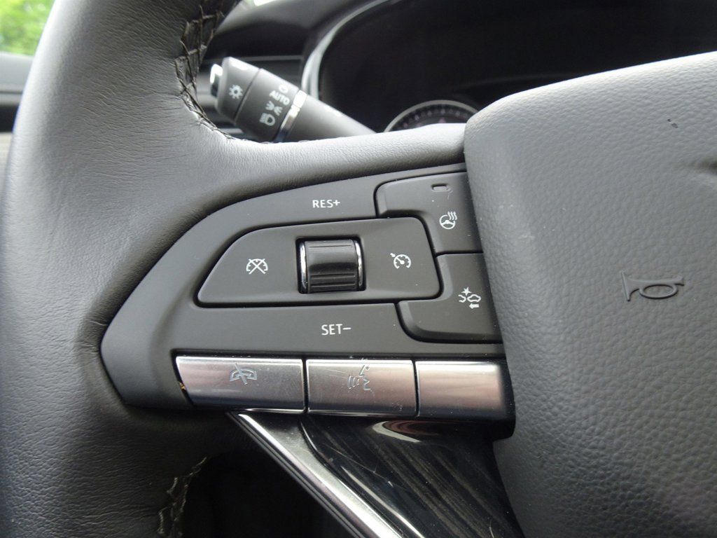 Certified 2025 Cadillac XT6 Premium Luxury AWD/4WD image 21