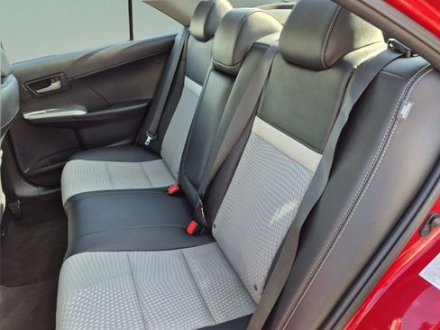 Used 2014 Toyota Camry SE FWD image 17