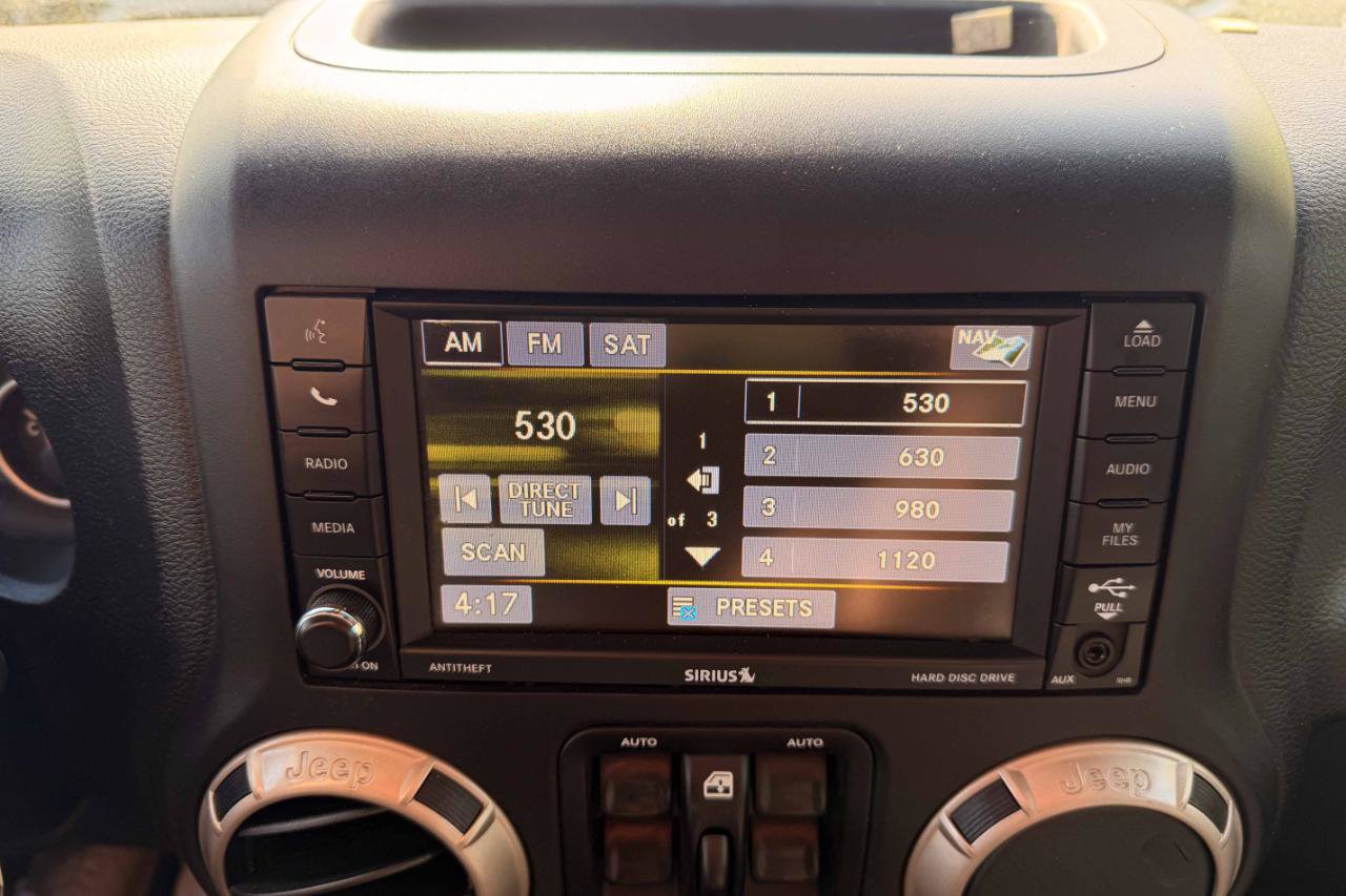 Used 2016 Jeep Wrangler Unlimited Sahara AWD/4WD image 17