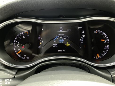 Used 2022 Jeep Grand Cherokee Laredo X AWD/4WD image 14