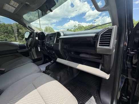 Used 2017 Ford F550 4x4 Regular Cab Super Duty image 43