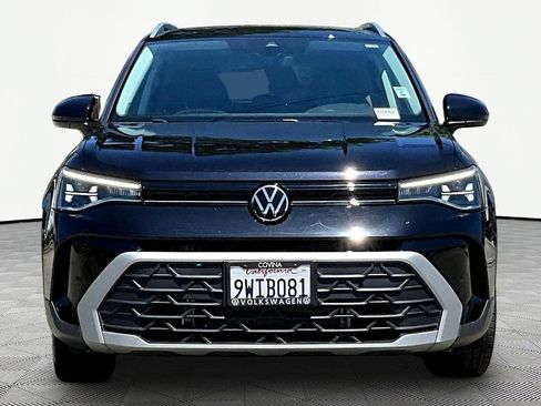 Used 2025 Volkswagen Taos SE FWD image 2