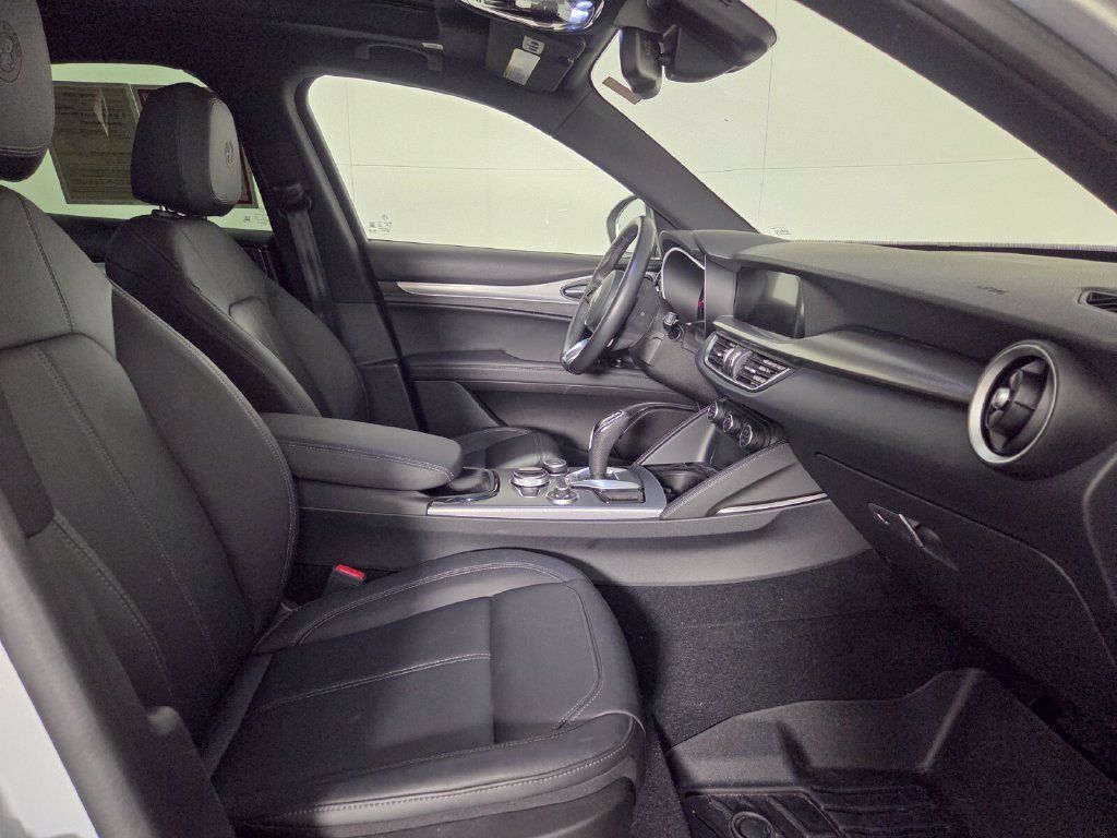 Used 2024 Alfa Romeo Stelvio Ti AWD/4WD image 31