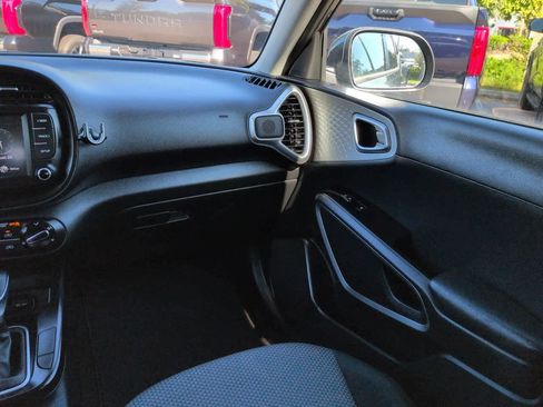 Used 2022 Kia Soul LX w/ Technology Package FWD image 16