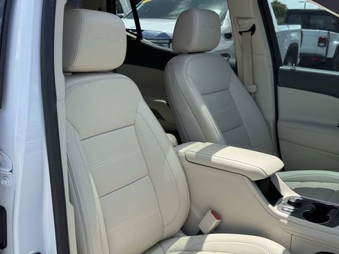 Used 2023 GMC Acadia Denali w/ Denali Ultimate Package FWD image 19