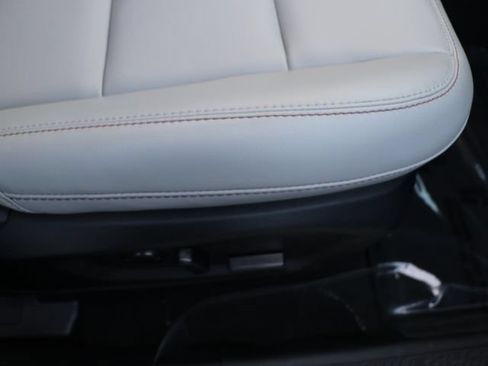 Used 2025 Ford Explorer Active w/ Active Comfort Package AWD/4WD image 10
