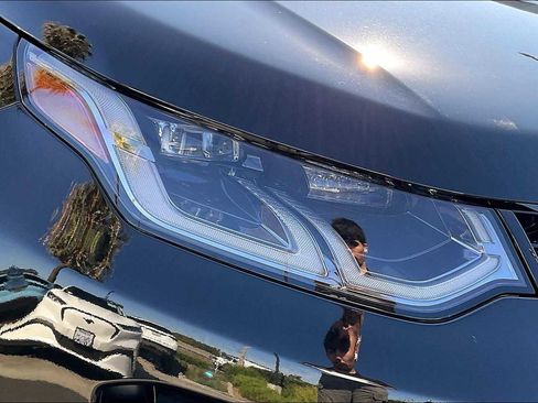 Used 2025 Land Rover Discovery Sport Dynamic SE image 31