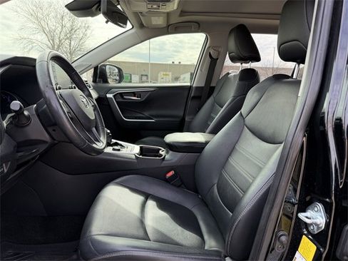 Used 2020 Toyota RAV4 Limited image 26