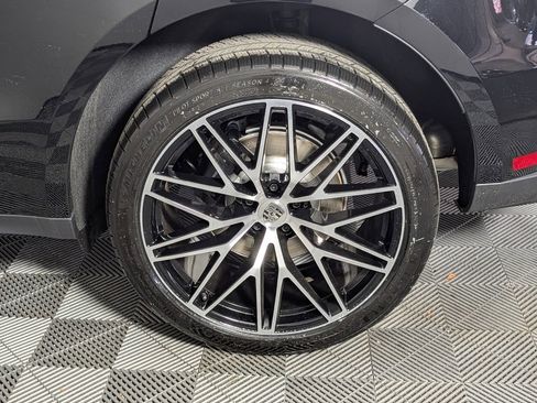 New 2026 Porsche Macan image 12